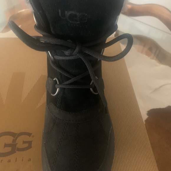 UGG BOOTS WOMENS SIZE 7 (BLACK) FAUX FUR / LACE UP / WORN ONCE - Picture 13 of 15